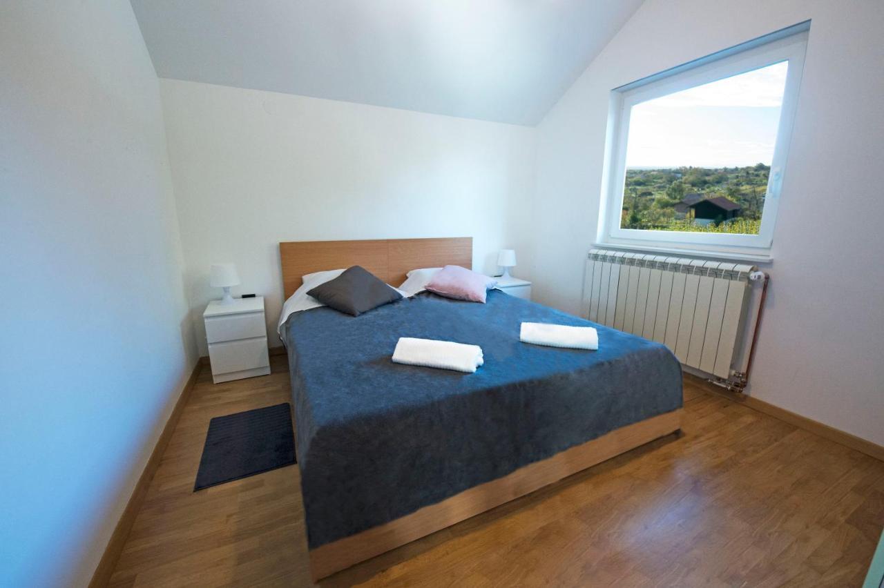 Appartement Apartman Grc à Dugo Selo Extérieur photo