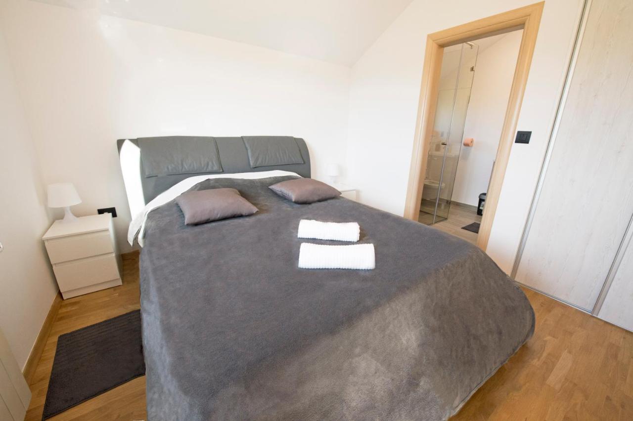 Appartement Apartman Grc à Dugo Selo Extérieur photo